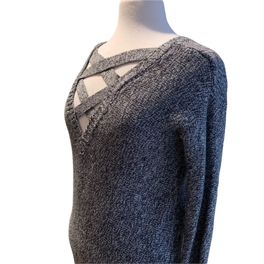 Black and white long sleeve crisscross neck Sweater Size Small - Picture 4 of 6